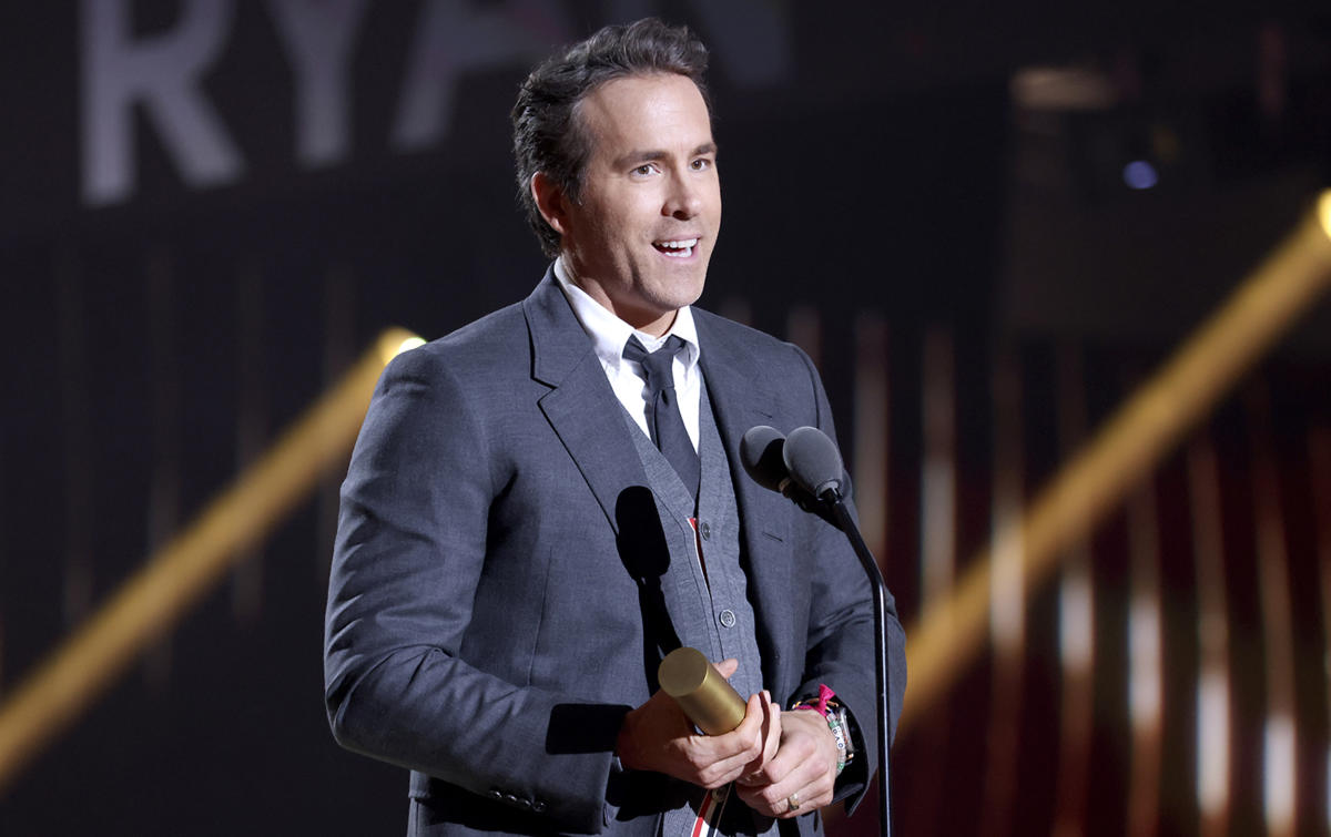 See Ryan Reynolds Heartfelt Comments About Blake Lively And Daughters During Pcas Speech 