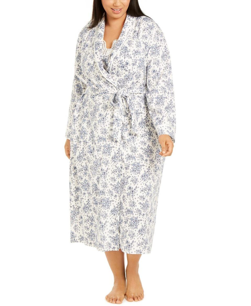 It comes in sizes 1X to 3X. <a href="https://fave.co/2L2UnPH" target="_blank" rel="noopener noreferrer">Find it for $60 at Macy's</a>. 