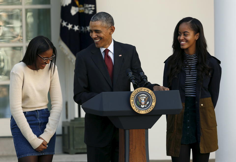 Former President Barack Obama with his daughters Sasha (L) and Malia (R) in 2015. (Photo: REUTERS/Gary Cameron)