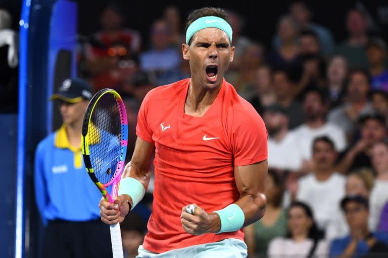 La celebración del Matador, Rafael Nadal, que volvió a competir en singles después de 349 días: en Brisbane venció a Dominic Thiem y avanzó a los 8vos de final