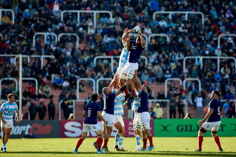 Un line-out que gana Francia en Mendoza; los visitantes fueron superiores en varios aspectos del juego, como lo reconocieron los propios Pumas.