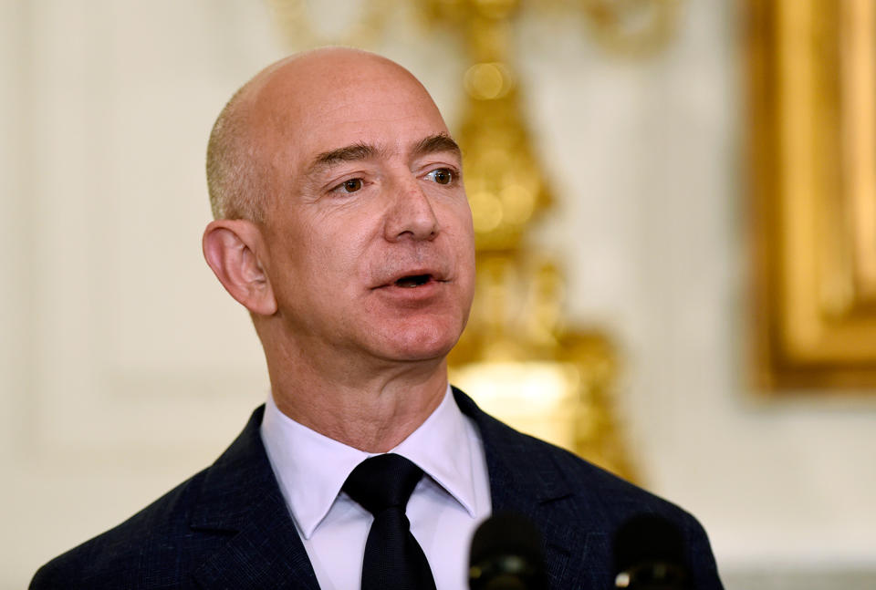 Platz 3: Bronze geht an Jeff Bezos, dem Chef von Amazon. Der 53-jährige Gründer des Internet-Versandhandels kommt auf ein geschätztes Vermögen von 72,8 Milliarden Dollar.