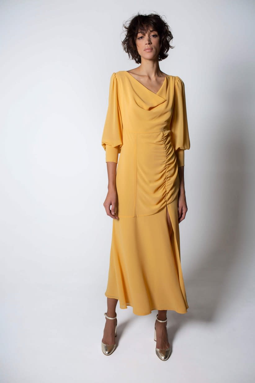 Vestido amarillo de Bimani (Precio rebajado de 149 euros a 104,30 euros).