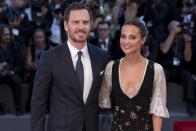 Im Liebesdrama "The Light Between Oceans" (2014) spielten Michael Fassbender und Alicia Vikander ein Ehepaar - und verliebten sich auch im echten Leben. Seit 2017 sind die Schwedin und der Ire verheiratet. (Bild: Andreas Rentz / Getty Images)