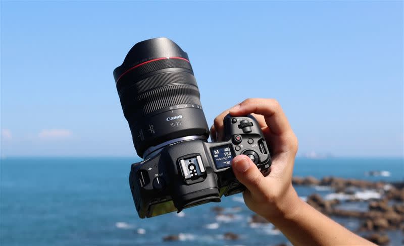 RF10-20mm F4 L IS STM 為專業攝影師、影片創作者及進階攝影玩家帶來更輕巧及高品質的鏡頭選擇，無論在極狹窄空間拍攝，或拍攝宏偉建築、壯麗風景及天文攝影等皆游刃有餘。