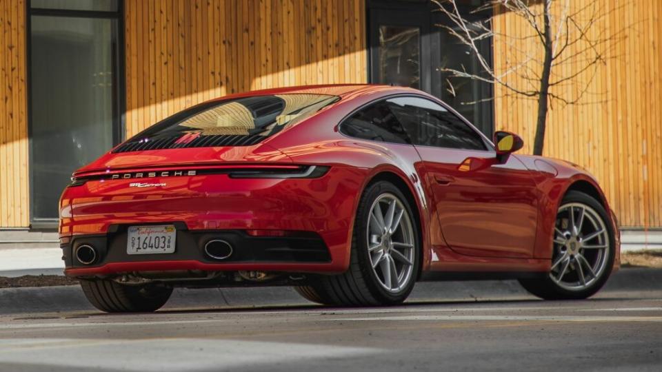 992世代的Porsche 911，仍然維持了該車系經典的輪廓造型。(圖片來源/ Porsche)