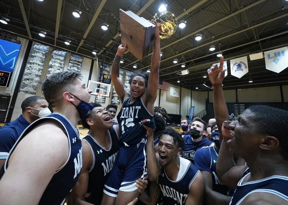 Mount St. Mary’s point guard Damian Chong Qui celebrates with his teammates after the win. (Credit: David Silverman Photography/DSPics.com)