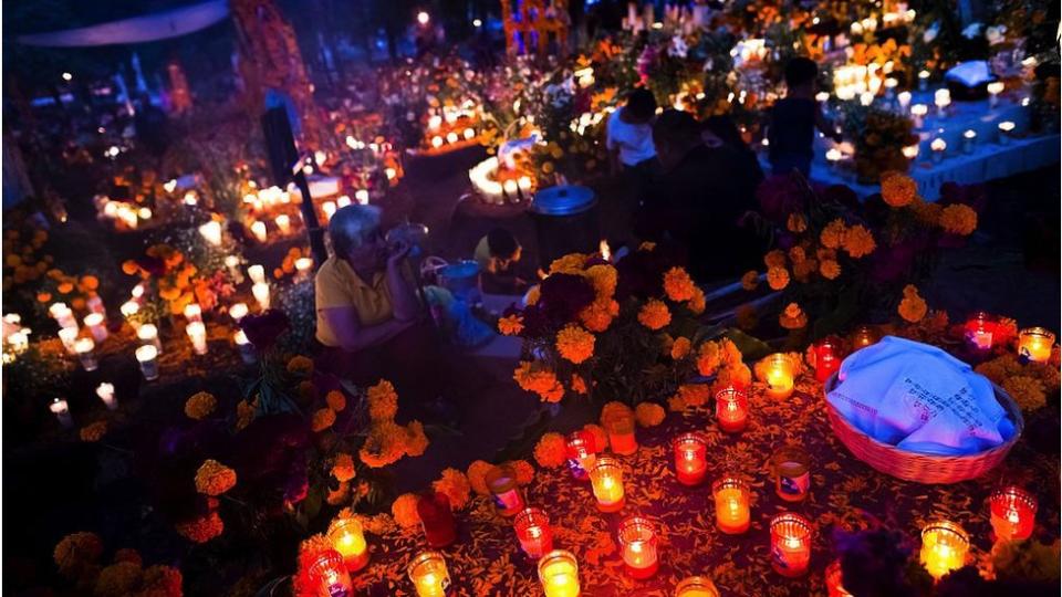 Cementerio en Mexico en un Día de Muertos