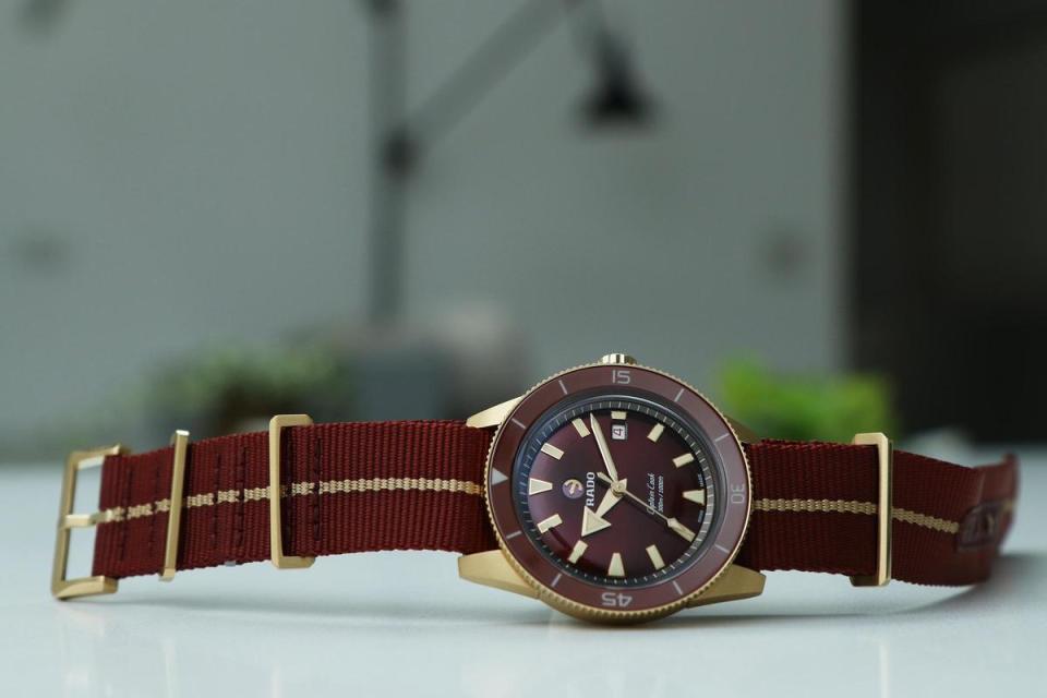 庫克船長青銅腕錶「鋼鐵紅」新色，建議售價NT$80,400。