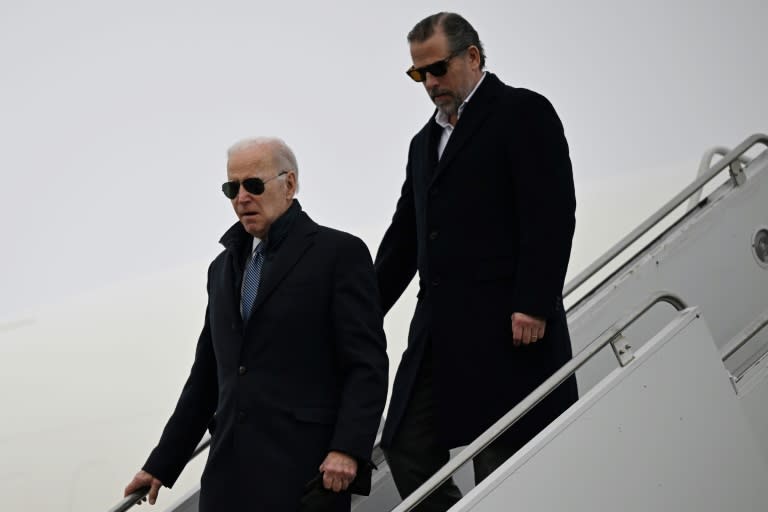 El presidente Joe Biden y su hijo Hunter en Syracuse, estado de Nueva York, el 4 de febrero de 2023 (ANDREW CABALLERO-REYNOLDS)