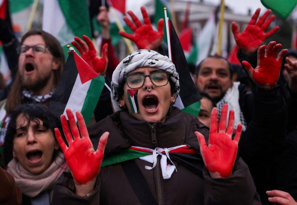 Protesters near the ICJ in the Hague, Netherlands, on Friday (REUTERS)