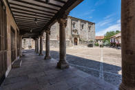 Atienza se encuentra en la comarca de la Sierra de Guadalajara y contó con una notable importancia durante la Edad Media, ganándose el título de villa y convirtiéndose en uno de los referentes del románico en España. Su castillo y la Plaza del Trigo son dos de sus principales atracciones. (Foto: Getty Images).