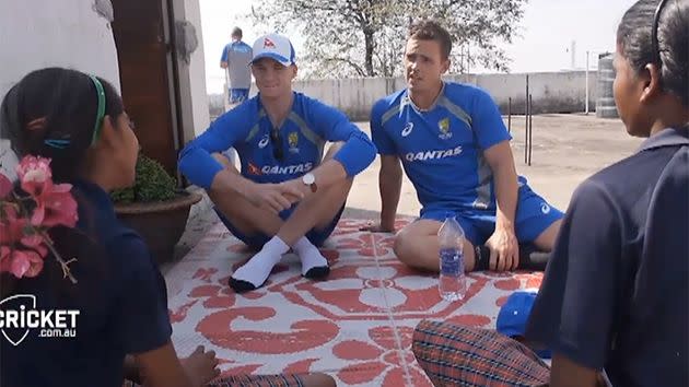 Handscomb and O'Keefe chat to two students. Image: Cricket.com