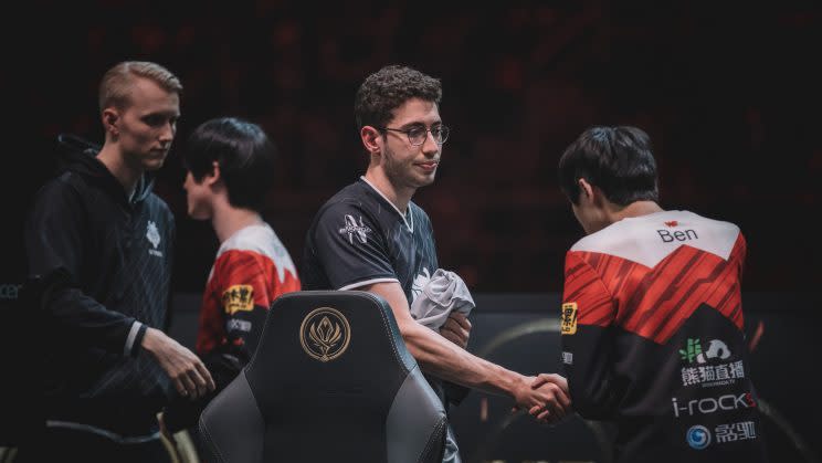G2 shake hands with WE after their second loss of Group Stage (lolesports)