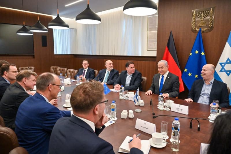 Israeli Prime Minister Benjamin Netanyahu (2nd R) meets Leader of the Christian Democratic Union and Leader of the Opposition in Germany Friedrich Merz (2nd L) at the Prime Minister's Office in Jerusalem. Kobi Gideon/GPO/dpa