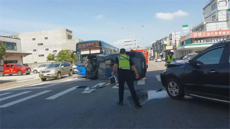 疑未注意鳴笛聲+視線死角　休旅車攔腰撞救護車