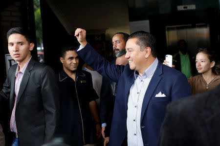 Venezuelan evangelical pastor and presidential pre-candidate Javier Bertucci gestures as he leaves after a news conference in Caracas, Venezuela, February 21, 2018. REUTERS/Marco Bello