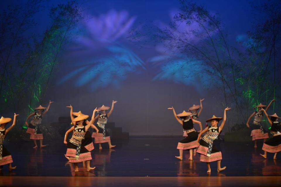 惠風舞蹈舞超炫民族舞畫面。 （記者葉蒼秀攝）
