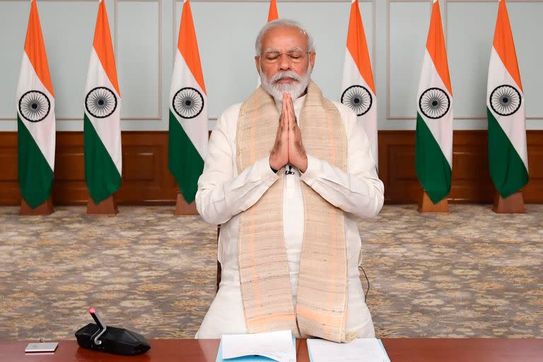 Narendra Modi recomienda practicar yoga