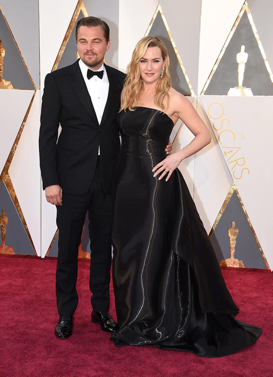 Leonardo DiCaprio and Kate Winslet attend the 88th Annual Academy Awards at the Dolby Theatre on February 28, 2016, in Hollywood, California. (Photo by Jordan Strauss/Invision/AP)