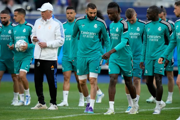 Les joueurs du Real Madrid, avec Karim Benzema au centre, à l'entraînement au Stade de France, le 27 mai 2022. (Photo: Associated Press)