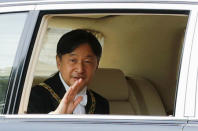 Japan’s Emperor Naruhito waves from his vehicle upon arriving at the Imperial Palace in Tokyo, Japan May 1, 2019. REUTERS/Kim Kyung-Hoon