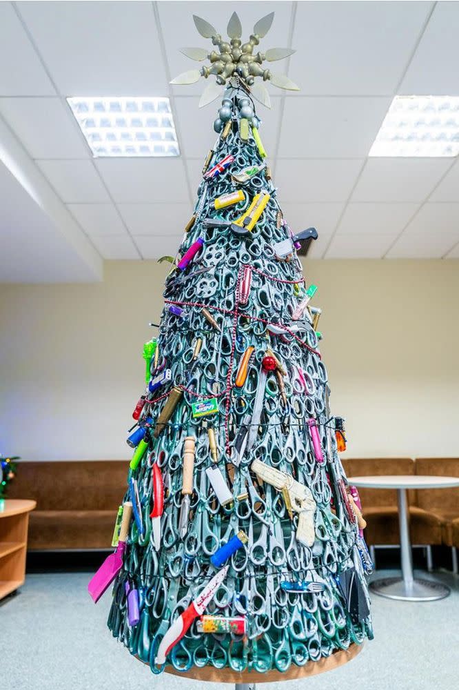 Airport Christmas tree made of confiscated items | ARTYNAS JAUGELAVICIUS/Lithuanian Airports/LinkedIn