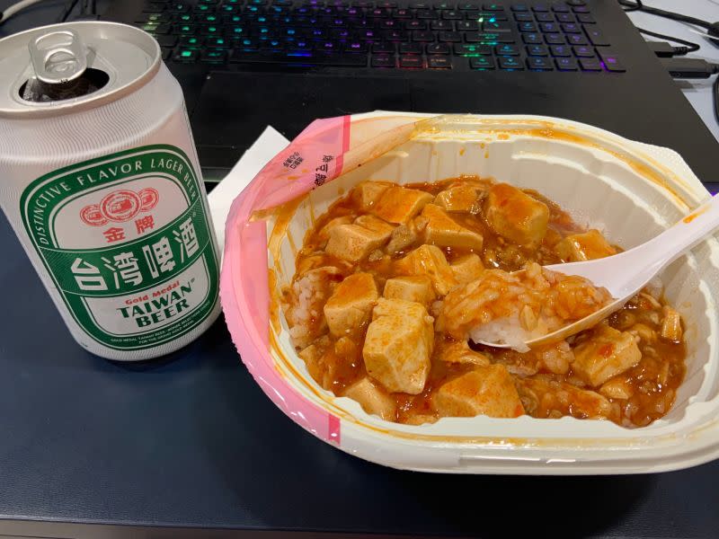 ▲SivHD愛上超商的麻婆豆腐燴飯。（圖／SivHD）