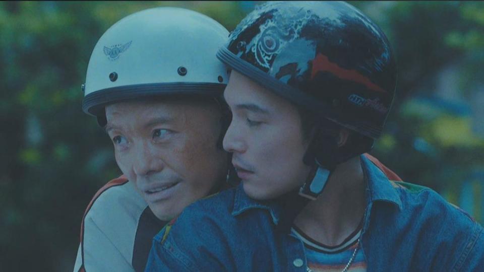 阿山與邱澤在電影《誰先愛上他的》扮演同志情侶。（圖／翻攝自臉書）