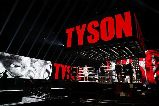 <p>Mike Tyson a réussi son retour sur le ring à 54 ans, malgré un nul concédé contre Roy Jones Jr, 51 ans, samedi à Los Angeles.</p>