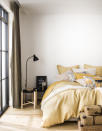 <p>Pas facile d'introduire de la petite déco dans une chambre aux volumes limités. L'idée : miser sur des <a href="https://www.elle.fr/Deco/Pratique/Rangements" rel="nofollow noopener" target="_blank" data-ylk="slk:rangements;elm:context_link;itc:0;sec:content-canvas" class="link ">rangements</a> déco comme des <b>malles en osier ou en fer</b> qu'on peut empiler les unes sur les autres comme ici, ou des boîtes à glisser sous le lit.</p><br><br><a href="https://www.elle.fr/Deco/Pieces/Petits-espaces/Petite-chambre#xtor=AL-541" rel="nofollow noopener" target="_blank" data-ylk="slk:Voir la suite des photos sur ELLE.fr;elm:context_link;itc:0;sec:content-canvas" class="link ">Voir la suite des photos sur ELLE.fr</a><br><h3> A lire aussi </h3><ul><li><a href="https://www.elle.fr/Deco/Pieces/Chambre/5-astuces-pour-se-creer-une-chambre-zen-3180421#xtor=AL-541" rel="nofollow noopener" target="_blank" data-ylk="slk:5 idées pour se créer une chambre zen;elm:context_link;itc:0;sec:content-canvas" class="link ">5 idées pour se créer une chambre zen</a></li><li><a href="https://www.elle.fr/Deco/Pieces/Chambre/amenagement-chambre#xtor=AL-541" rel="nofollow noopener" target="_blank" data-ylk="slk:Aménager sa chambre : les 12 erreurs à éviter;elm:context_link;itc:0;sec:content-canvas" class="link ">Aménager sa chambre : les 12 erreurs à éviter</a></li><li><a href="https://www.elle.fr/Deco/Pieces/Chambre/Nos-plus-belles-inspirations-pour-amenager-un-pont-de-lit-dans-une-chambre#xtor=AL-541" rel="nofollow noopener" target="_blank" data-ylk="slk:Nos plus belles inspirations pour aménager un pont de lit dans une chambre;elm:context_link;itc:0;sec:content-canvas" class="link ">Nos plus belles inspirations pour aménager un pont de lit dans une chambre</a></li><li><a href="https://www.elle.fr/Deco/Pieces/Chambre/Idee-deco-chambre#xtor=AL-541" rel="nofollow noopener" target="_blank" data-ylk="slk:Nos meilleures idées déco pour une chambre à tomber !;elm:context_link;itc:0;sec:content-canvas" class="link ">Nos meilleures idées déco pour une chambre à tomber !</a></li><li><a href="https://www.elle.fr/Astro/Horoscope/Quotidien#xtor=AL-541" rel="nofollow noopener" target="_blank" data-ylk="slk:Consultez votre horoscope sur ELLE;elm:context_link;itc:0;sec:content-canvas" class="link ">Consultez votre horoscope sur ELLE</a></li></ul>