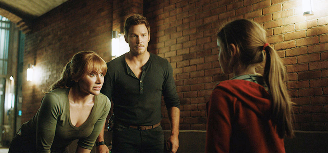 (L to R) Claire (BRYCE DALLAS HOWARD) and Owen (CHRIS PRATT) attempt to calm Maisie (ISABELLA SERMON) in 