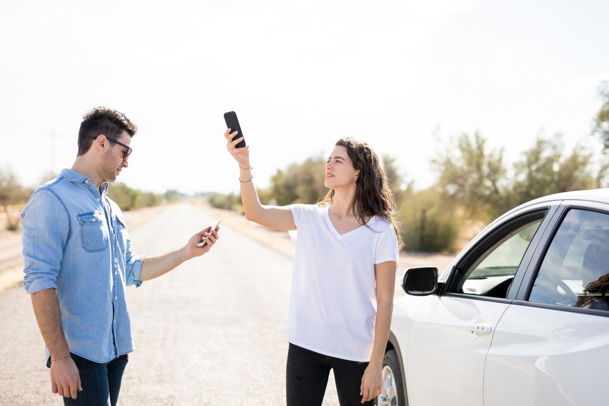 Lost couple without signal coverage