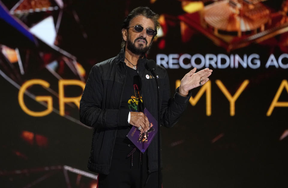 Ringo Starr presenta el premio a la grabación del año durante la ceremonia de los premios Grammy el domingo 14 de marzo de 2021 en Los Angeles. (AP Foto/Chris Pizzello)