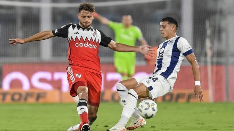 Ramón Sosa, durante un enfrentamiento con River; por decisión propia, no jugará la serie de octavos de la Copa Libertadores