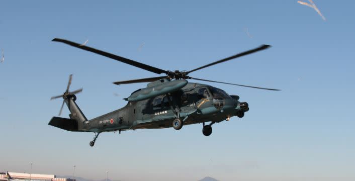 日本失聯的黑鷹直升機，今日已發現疑似該機體的碎片。（圖／翻攝自日本自衛隊）