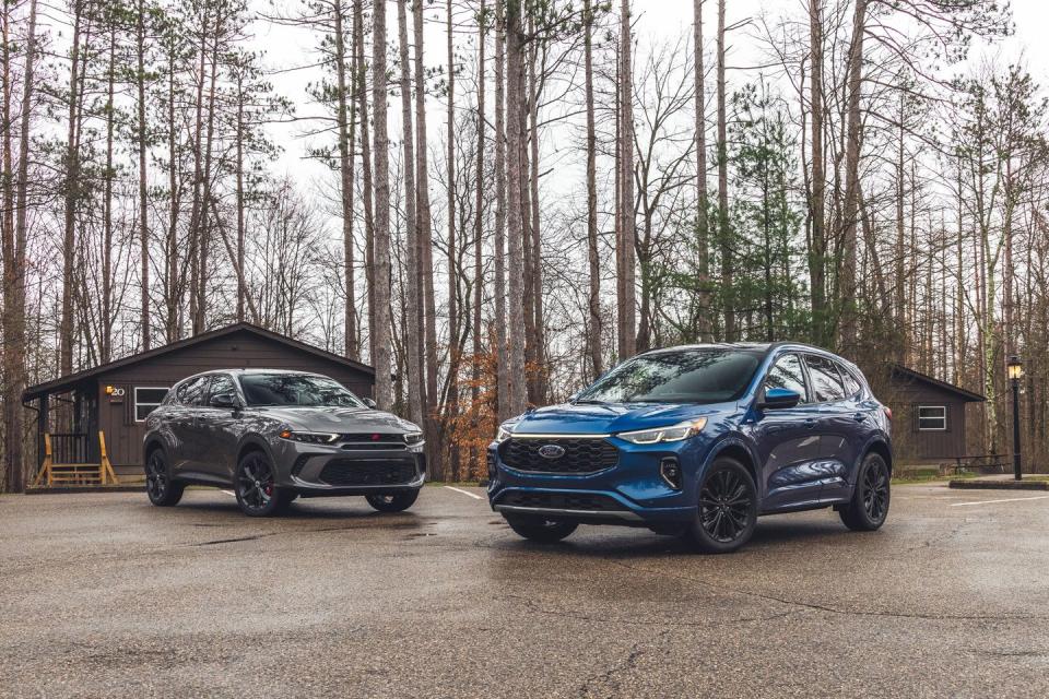 2024 dodge hornet gt plus vs 2024 ford escape st line