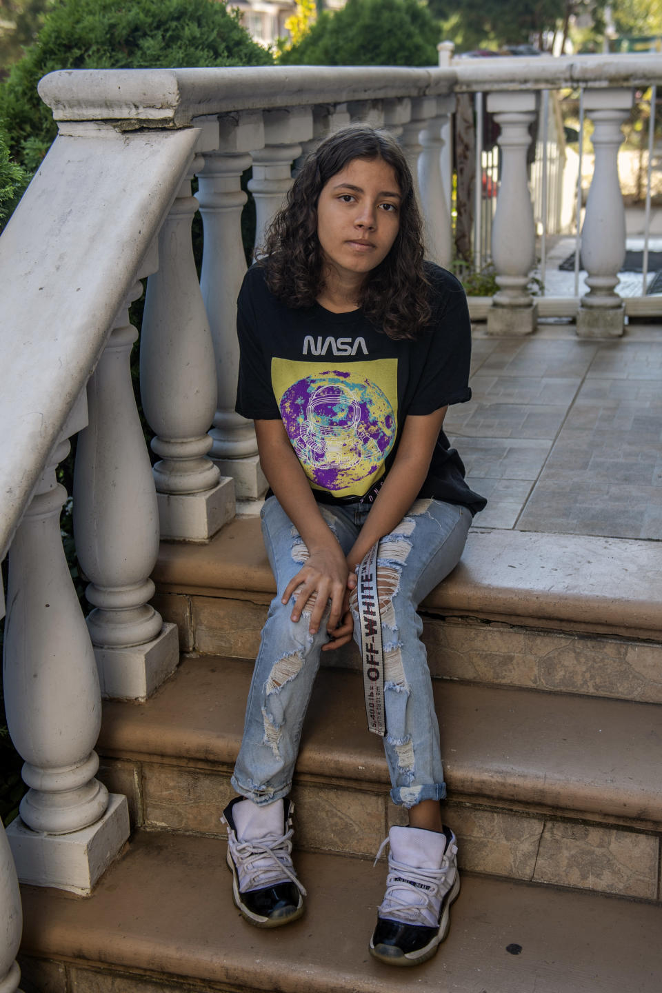 Aya Raji en su casa en Brooklyn, el 1.° de octubre de 2020. (Brittainy Newman/The New York Times).