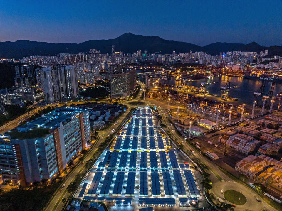 地震發生後，天文台接獲超過8000宗市民地震報告。(Photo by Anthony Kwan/Getty Images)