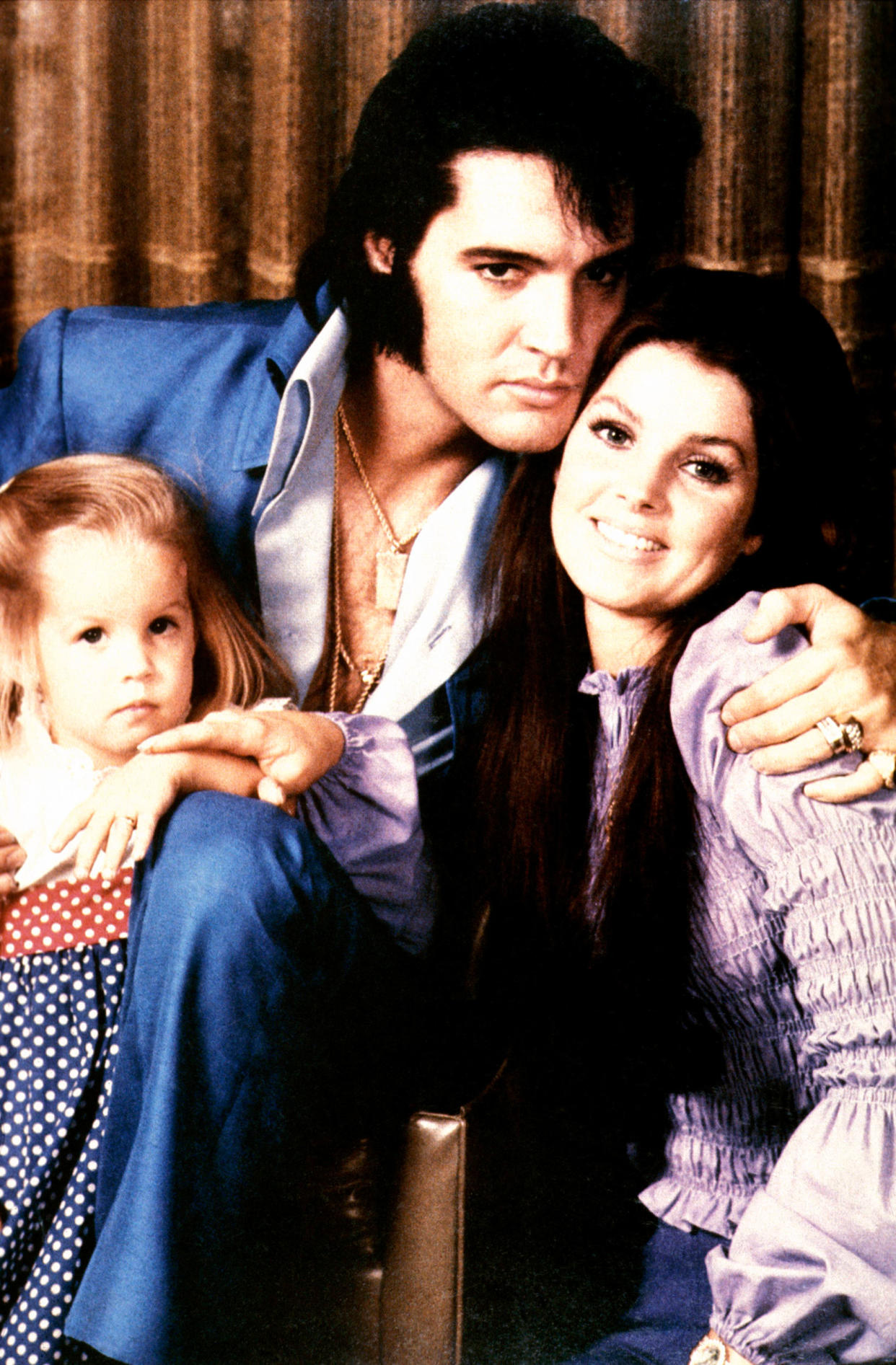 Lisa Marie Presley (left) with parents Elvis and Priscilla Presley in 1970. (Redferns / Getty Images)
