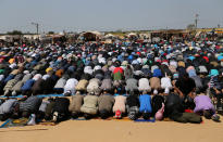 <p>Palestinians perform Friday prayers during a protest demanding the right to return to their homeland, at the Israel-Gaza border in the southern Gaza Strip, April 6, 2018. (Photo: Ibraheem Abu Mustafa/Reuters) </p>