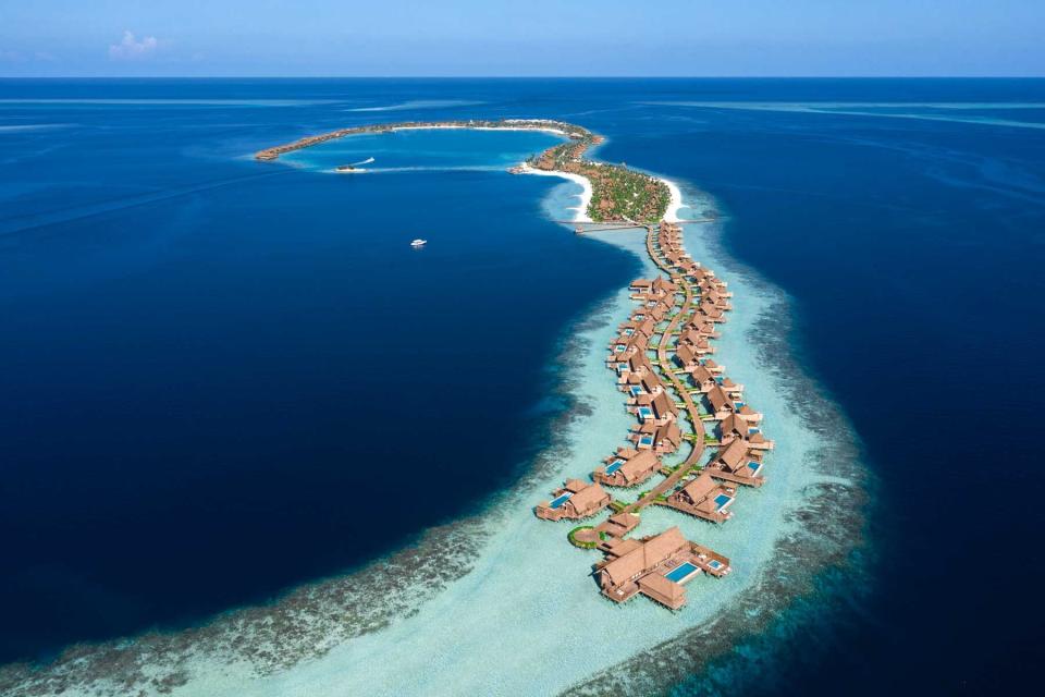 Overview of the Waldorf Astoria Maldives Ithaafushi resort