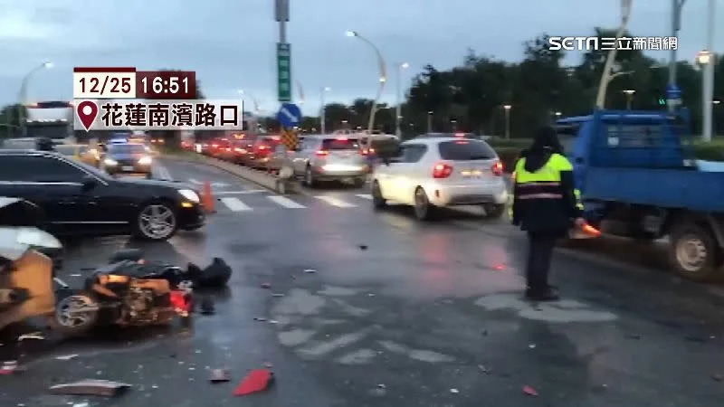 &#x006c7d;&#x008eca;&#x00649e;&#x0098db;&#x004e00;&#x00540d;&#x008f09;&#x008457;&#x005973;&#x007ae5;&#x007684;&#x009a0e;&#x0058eb;&#x00ff0c;&#x009020;&#x006210;&#x005973;&#x007ae5;&#x00548c;&#x009a0e;&#x0058eb;&#x005927;&#x00817f;&#x009aa8;&#x006298;&#x003002;