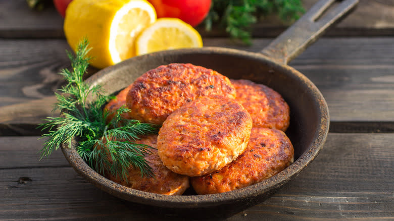 Salmon cakes