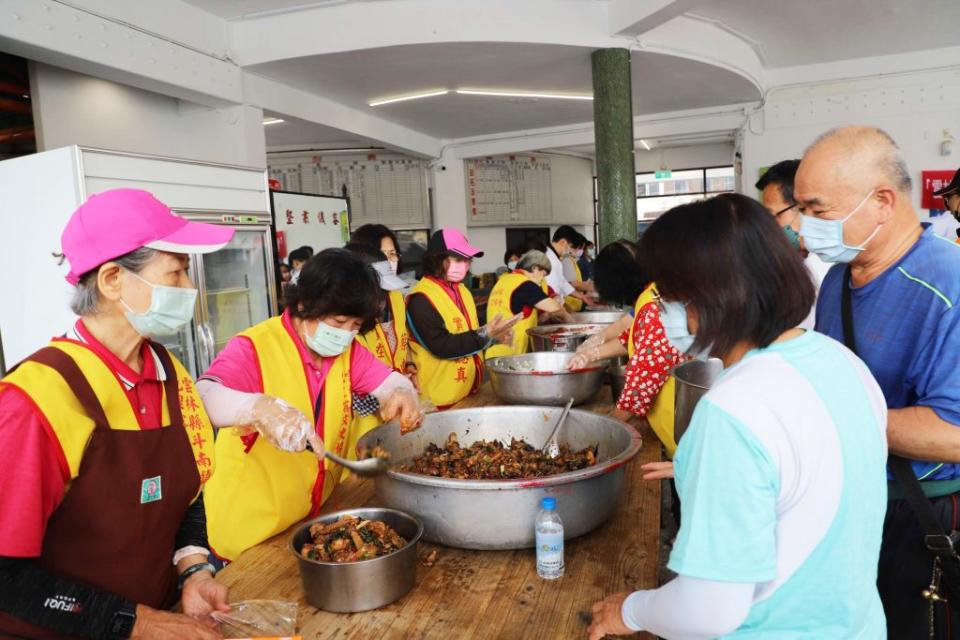 全台名廚聚雲林掌杓獻愛心，千顆便當感謝防疫英雄、助弱勢。（記者陳正芬攝）