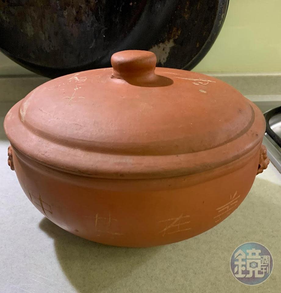 翻櫥櫃發現以前買的汽鍋，是雲南一帶慣用的烹飪器具。