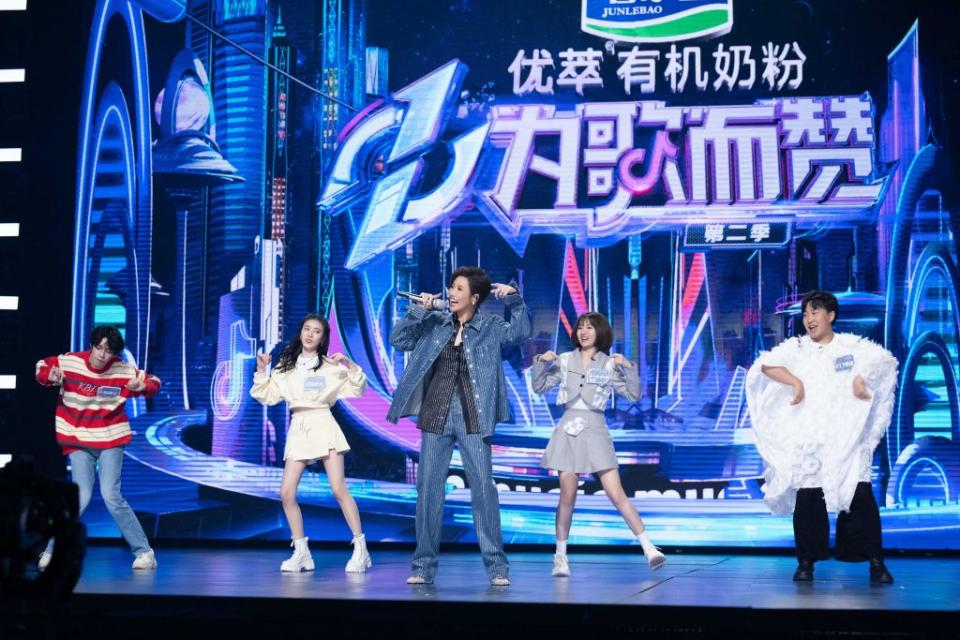 A-Lin參加大型歌唱綜藝節目《為歌而贊》，獲百讚推薦拿下當集第一名。