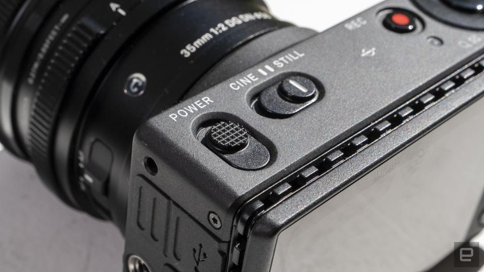 <p>Sigma fp L full-frame mirrorless camera hands-on</p>
