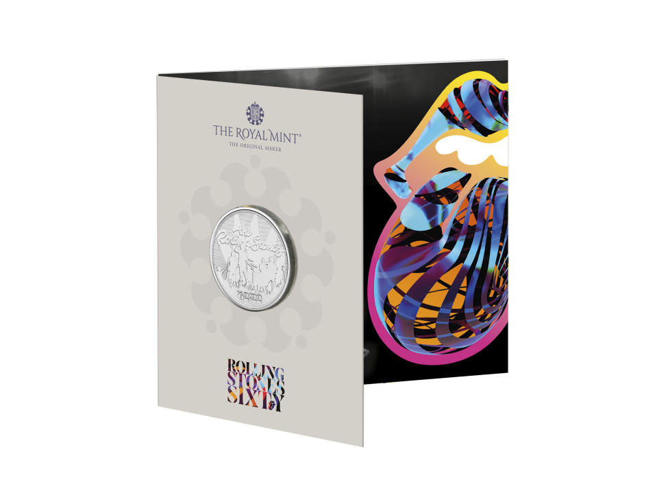 Esta imagen difundida por la Real Casa de Moneda de Gran Bretaña muestra una nueva moneda coleccionable acuñada para celebrar el 60mo aniversario de los Rolling Stones. (The Royal Mint vía AP)