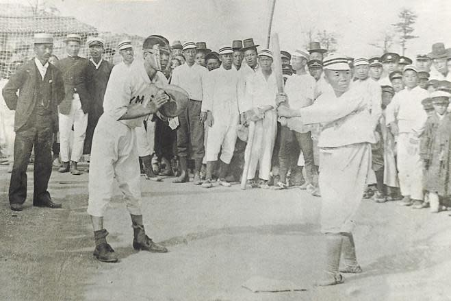 朝鮮半島的棒球發展在日本殖民時代就奠下了基礎。圖為昔日的高中棒球賽。（網路KOREAN SPORT & OLYMPIC COMMITTEE / Wall Street Journal）